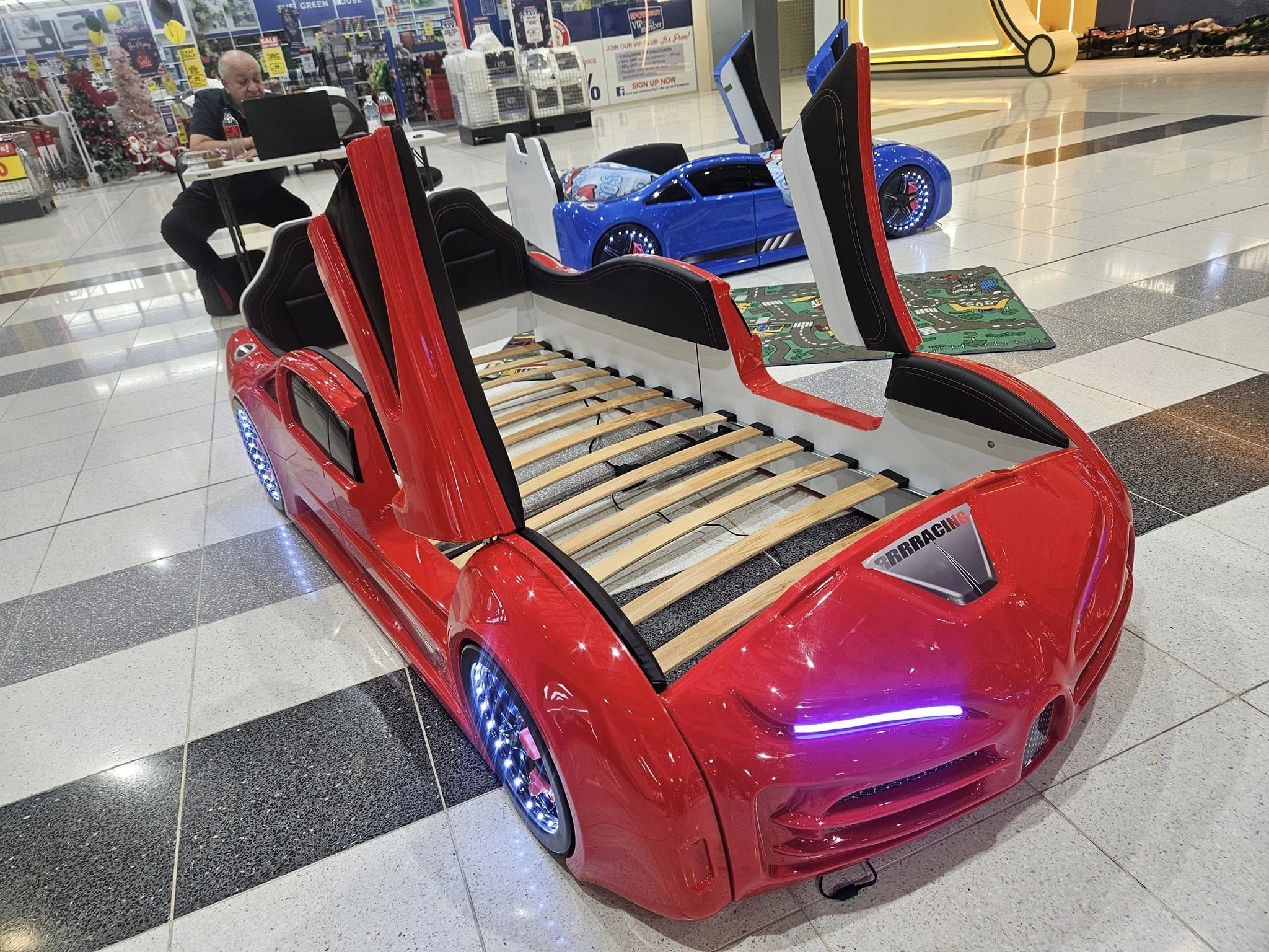 BUGATTI - KIRMIZI KAPILARI AÇILIR - KIRMIZI ARABALI YATAK