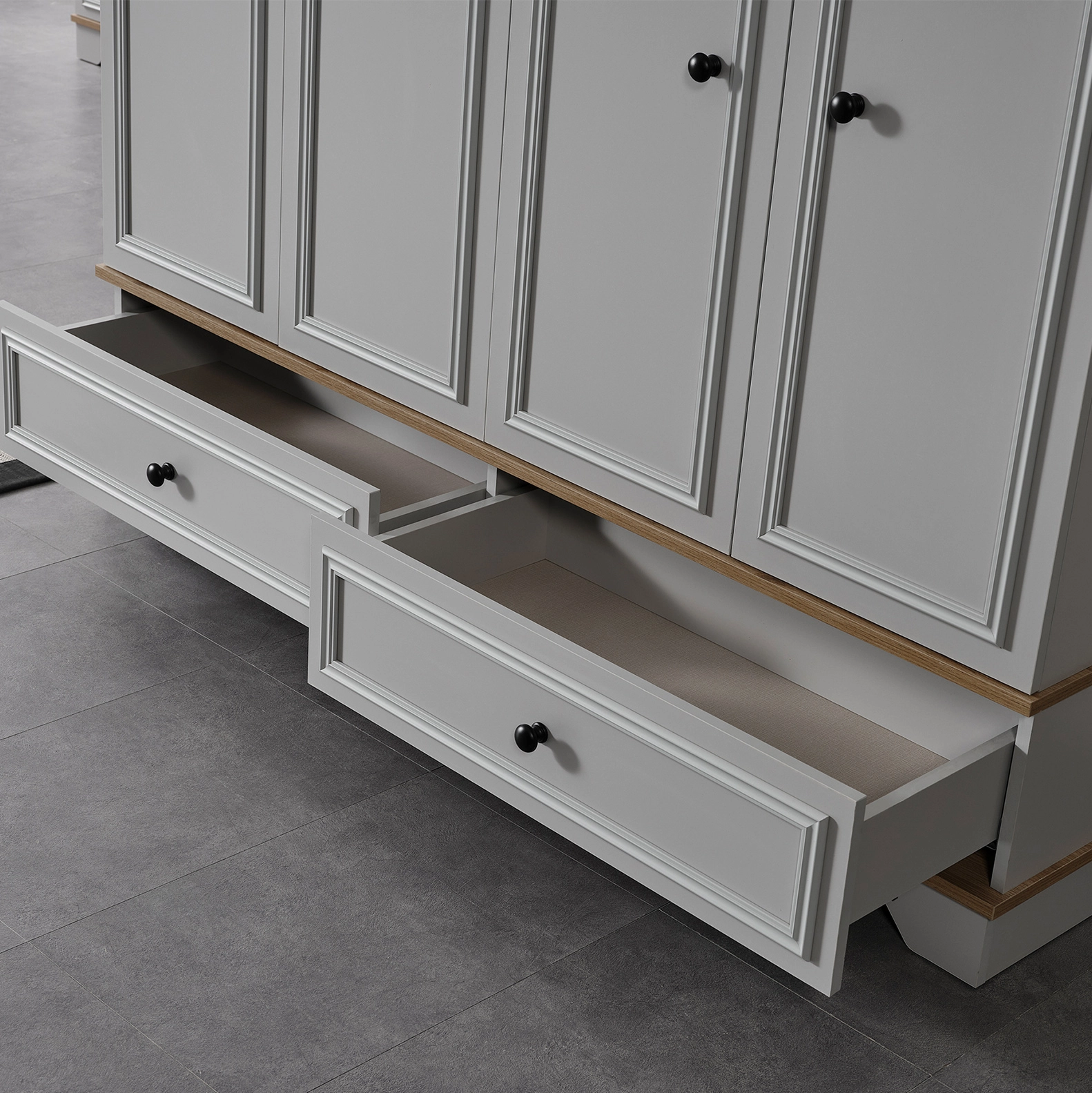 Avesta 4 Kapılı Dolap – Geniş depolama alanı