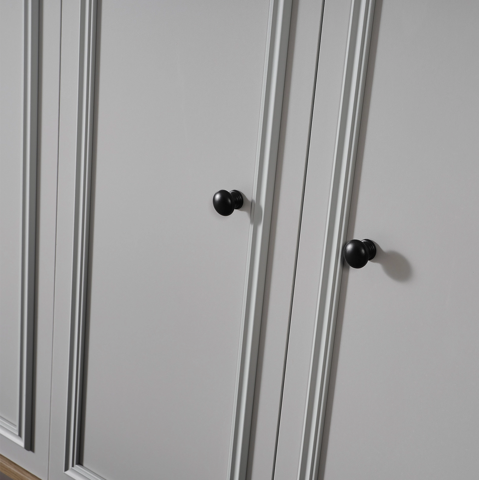 Avesta 4 Kapılı Dolap – Geniş depolama alanı