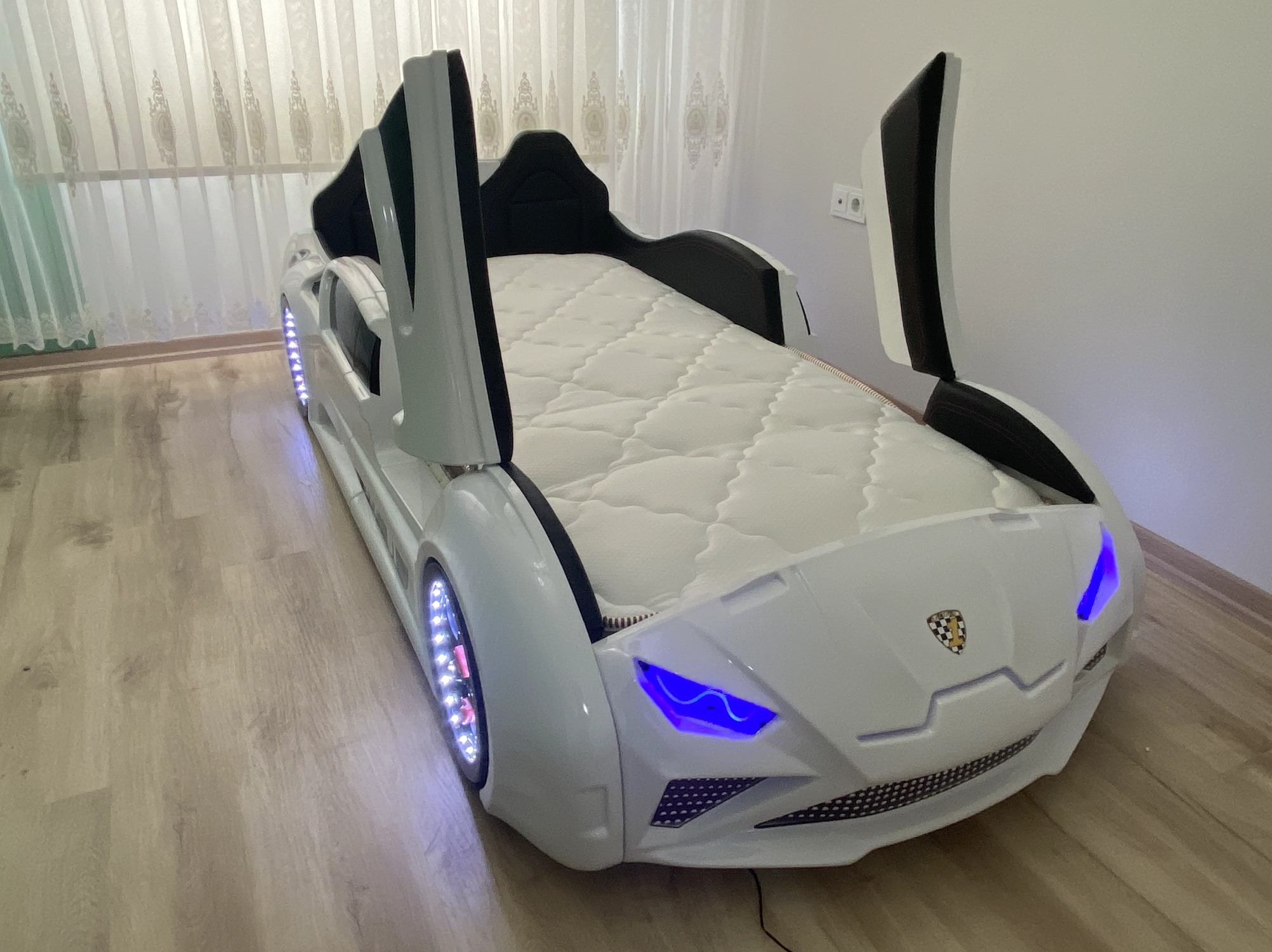 LAMBO - KIRMIZI KAPILARI AÇILIR - ARABALI YATAK