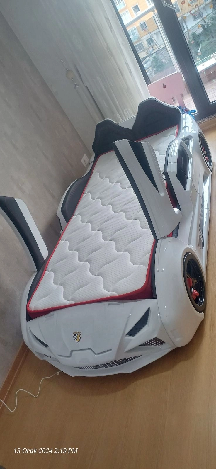 LAMBO - KIRMIZI KAPILARI AÇILIR - ARABALI YATAK