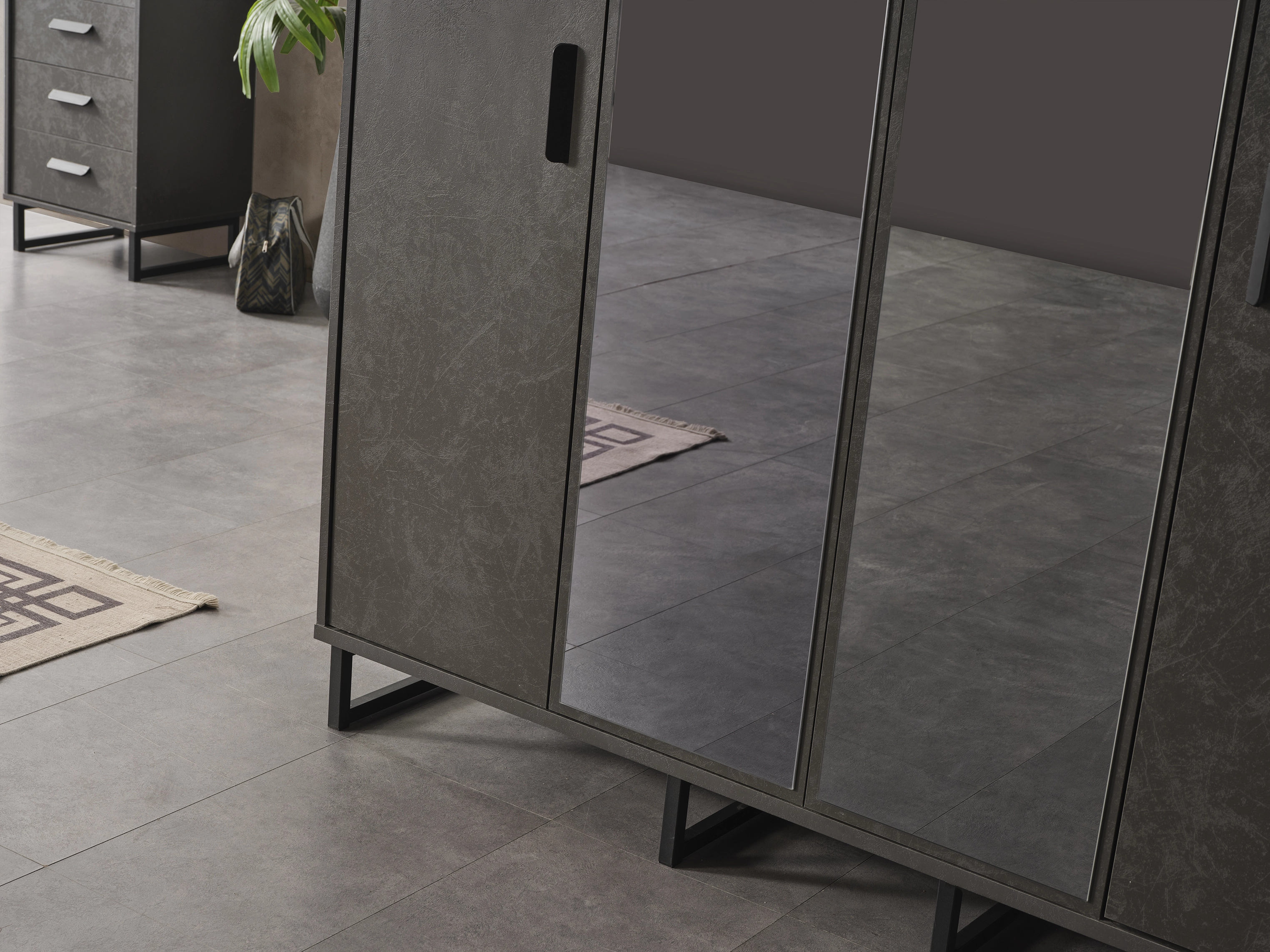 Dark 4 Kapılı Dolap – Geniş depolama alanı