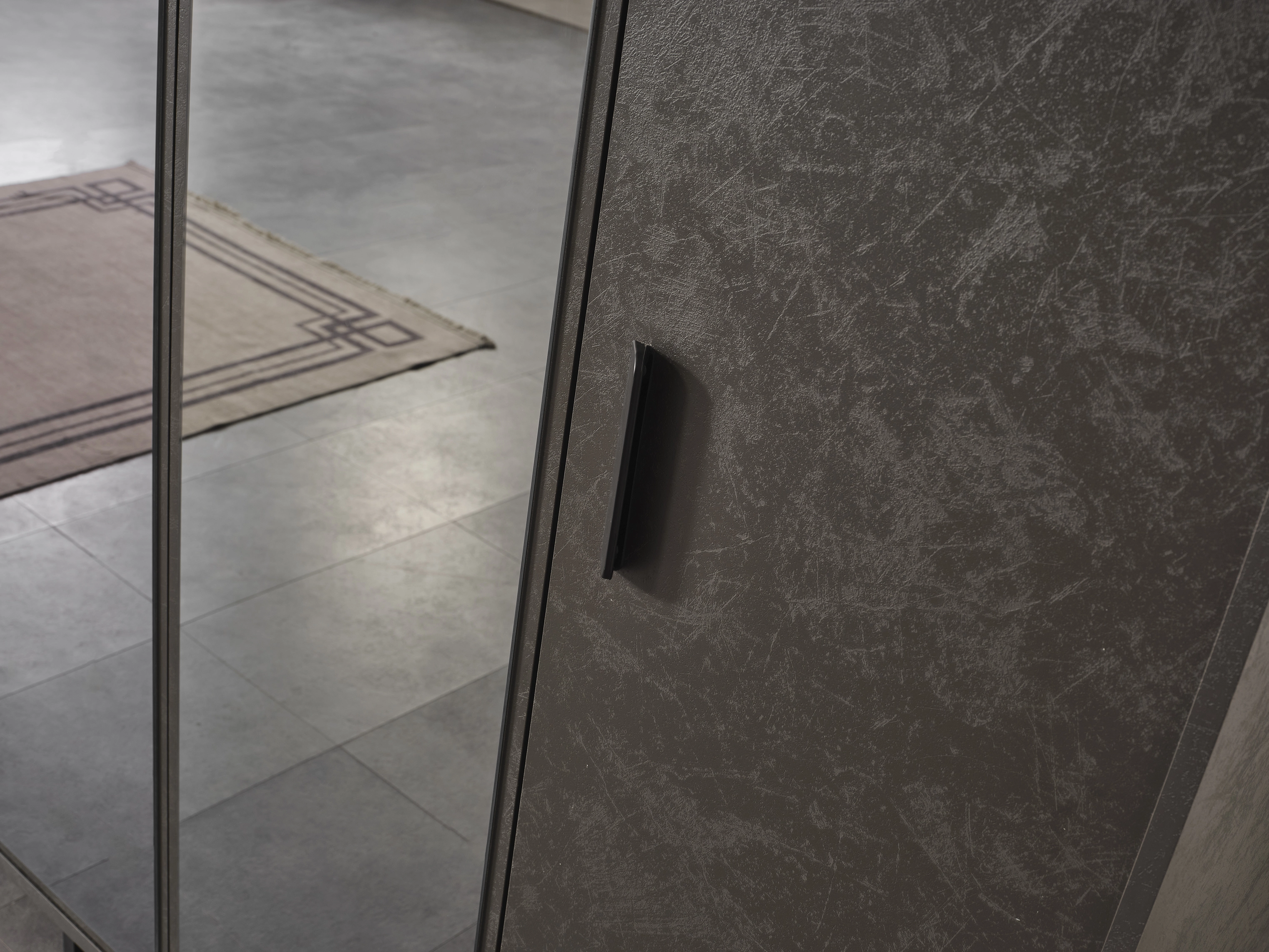 Dark 4 Kapılı Dolap – Geniş depolama alanı