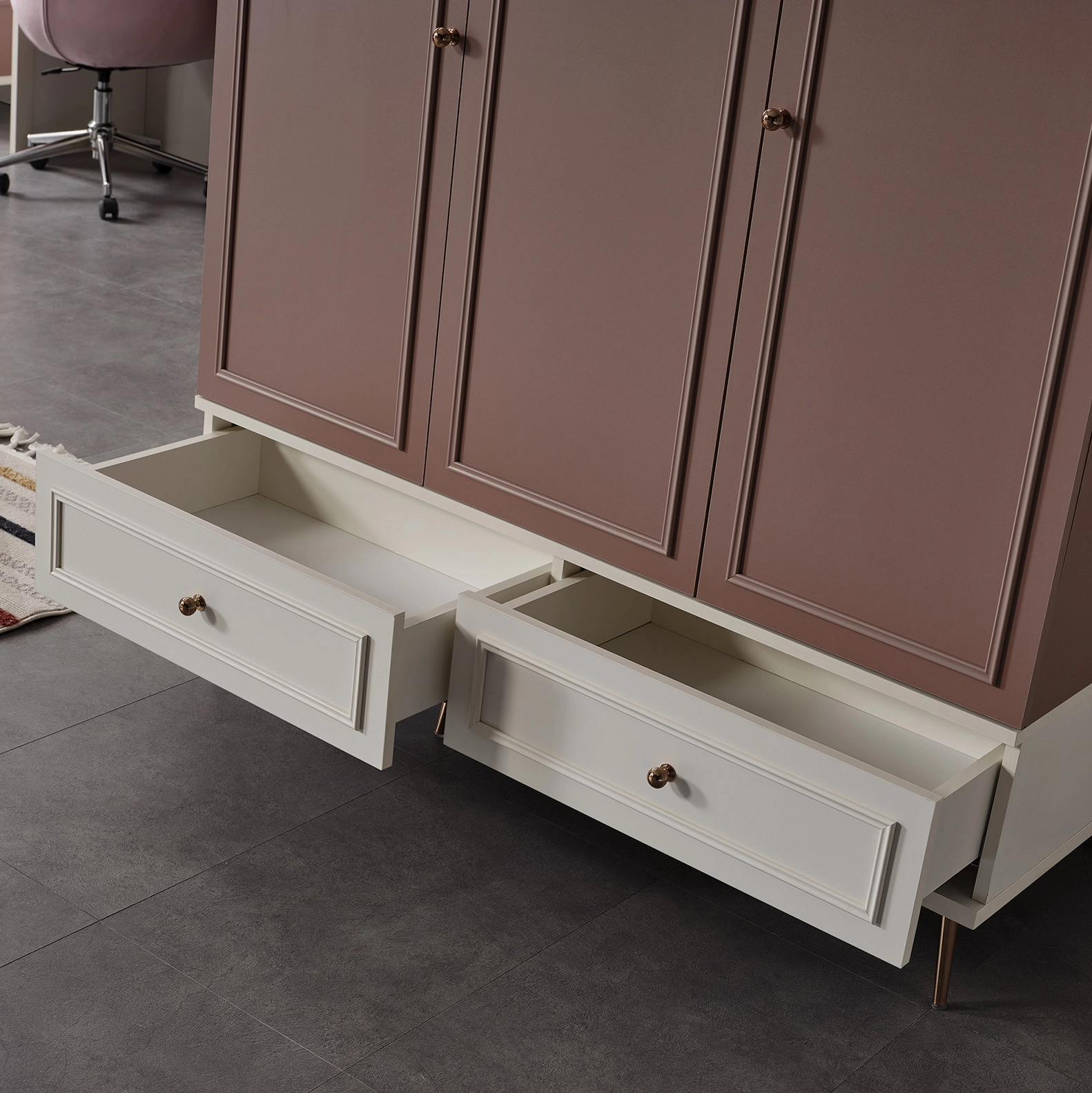 Studio 4 Kapılı Dolap – Geniş depolama alanı