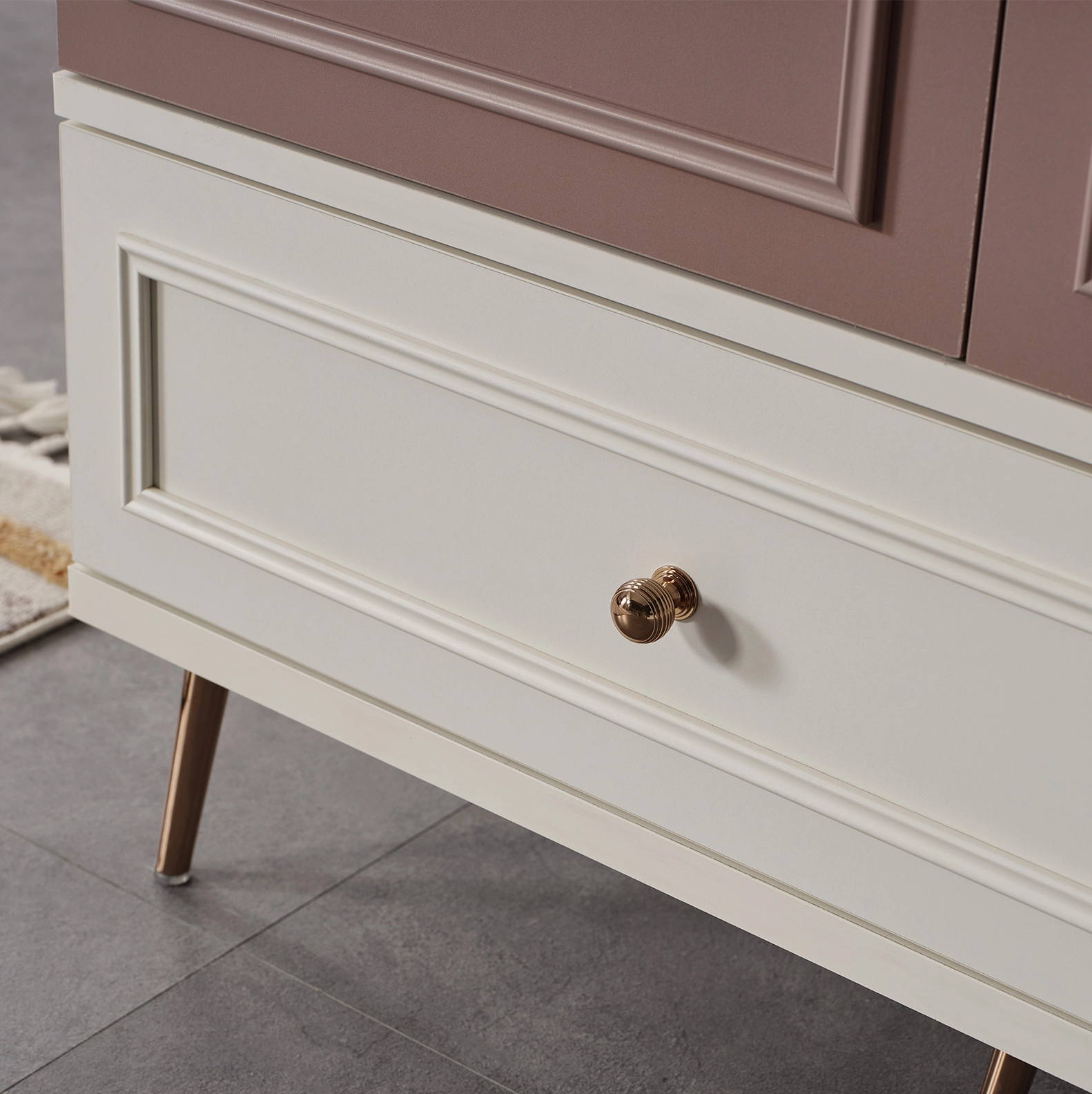 Studio 4 Kapılı Dolap – Geniş depolama alanı