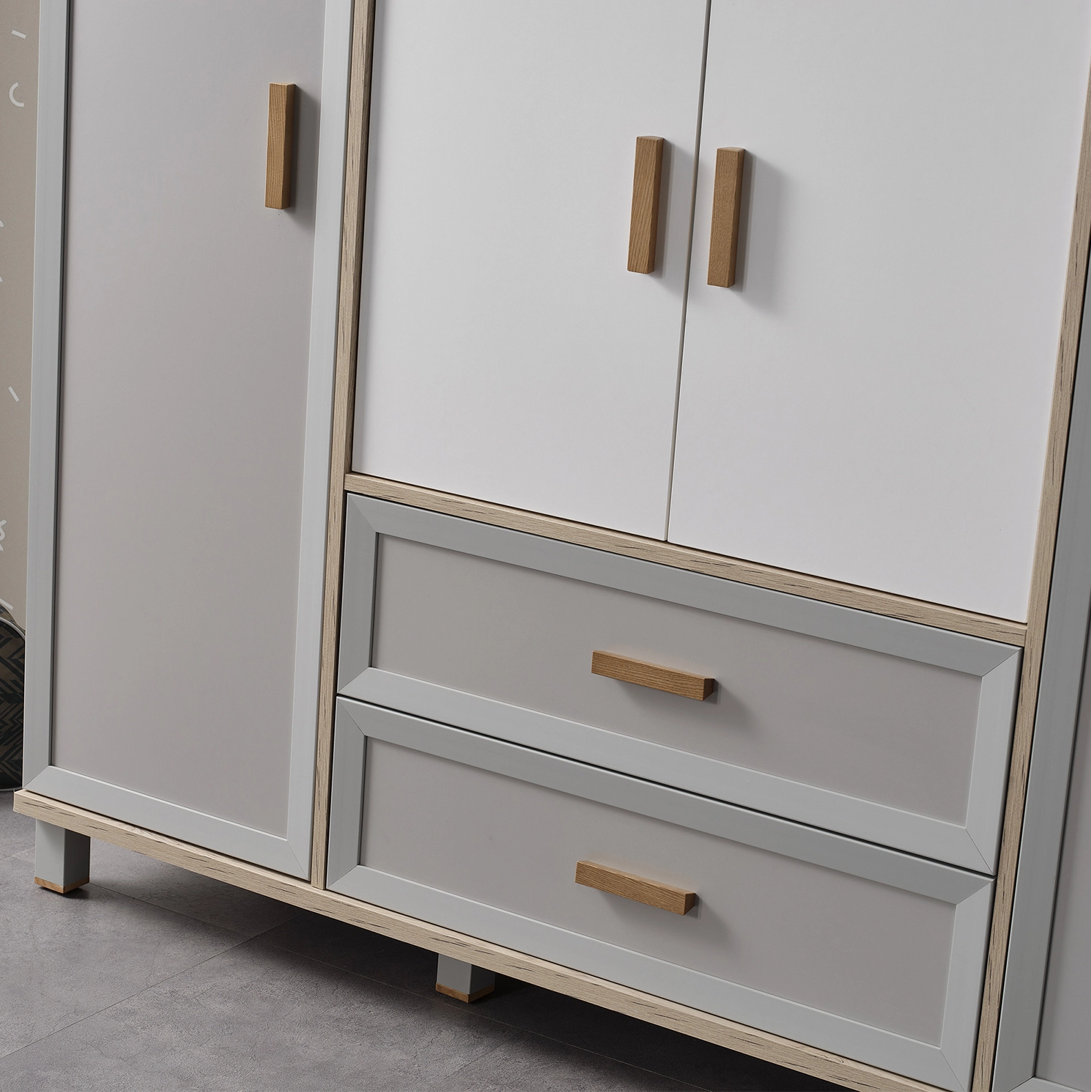 Ekol 3 Kapılı Dolap – Geniş depolama alanı